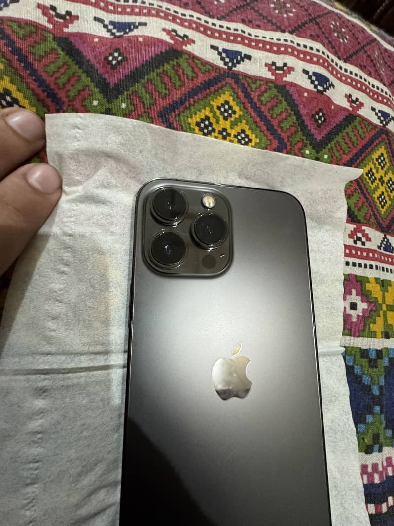 Apple iPhone 13 Pro Max 1