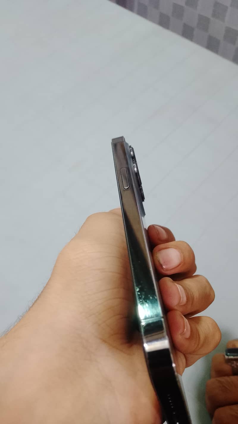 Apple iPhone 13 Pro 4