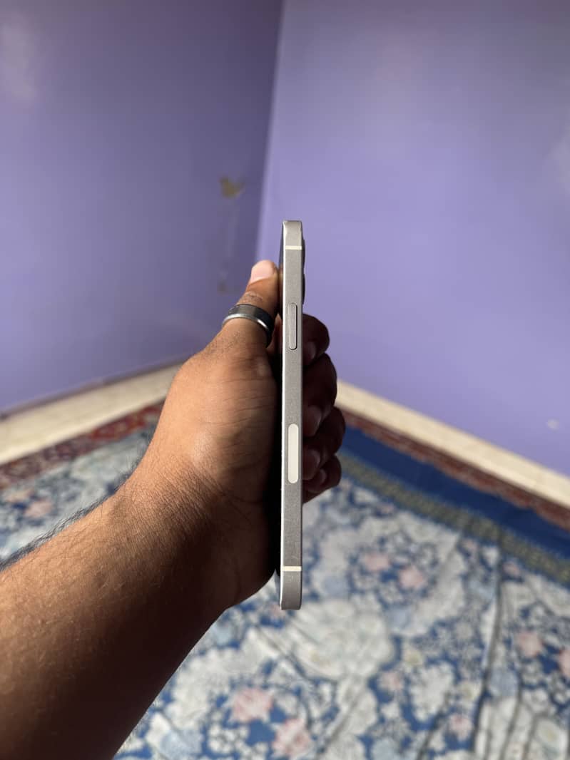 Apple iPhone 12 6