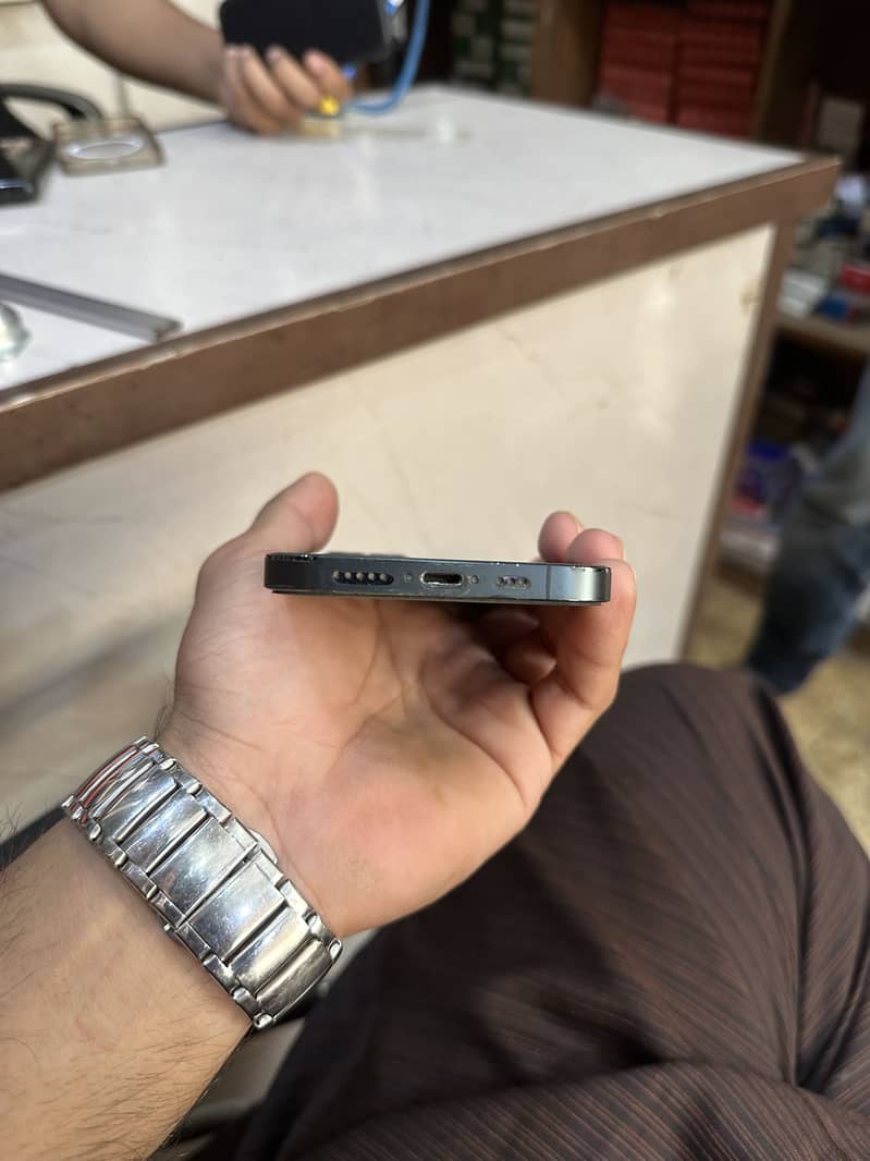 Apple iPhone 12 Pro 3