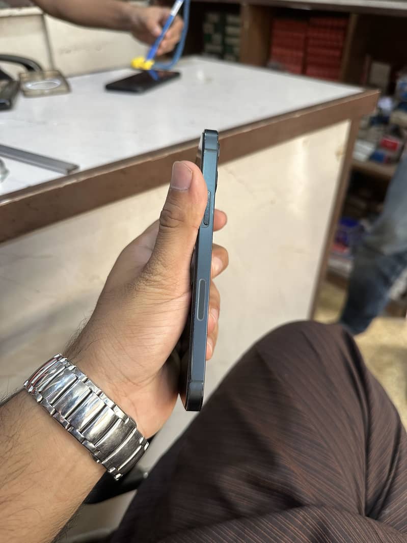 Apple iPhone 12 Pro 4