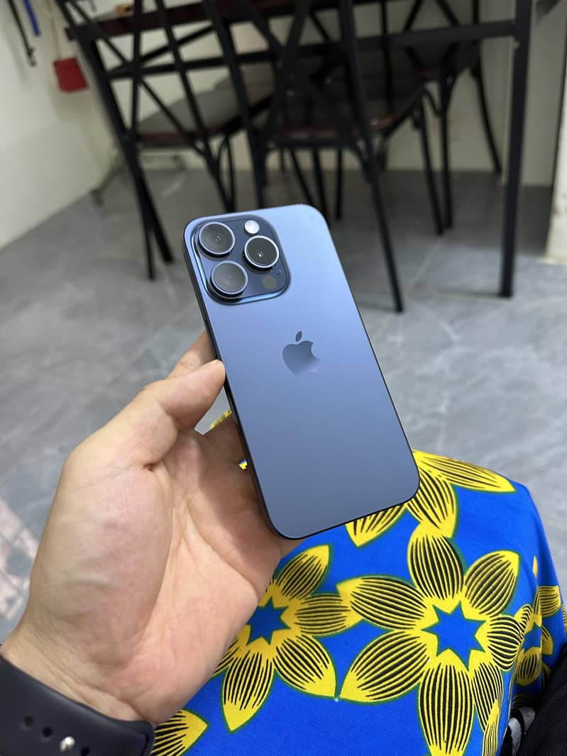 Apple iPhone 15 Pro Max 0