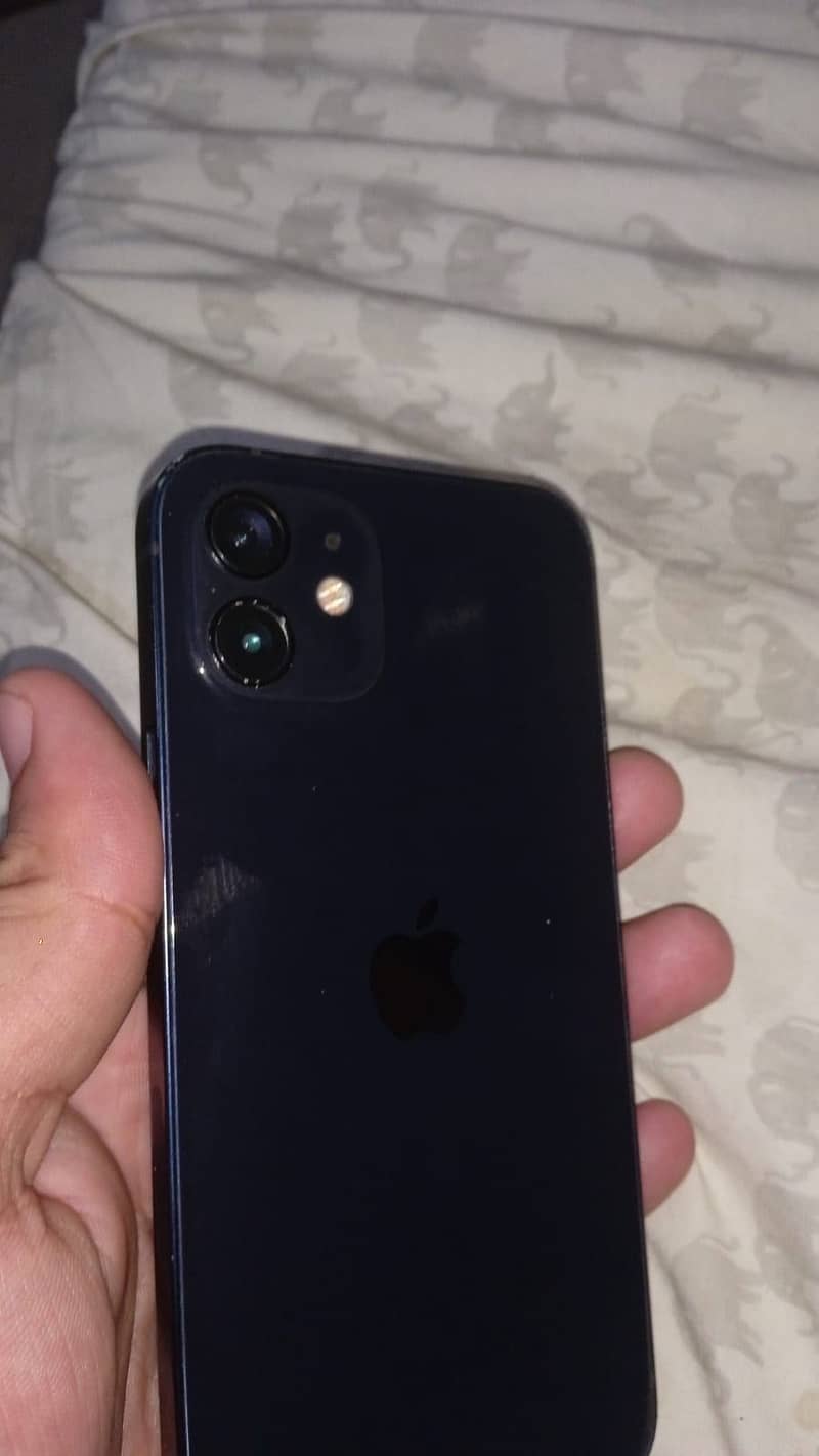 Apple iPhone 12 4