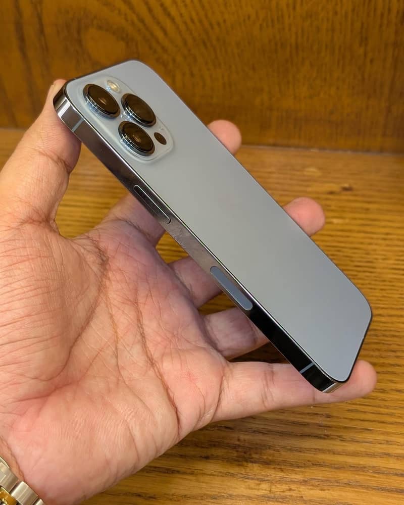 Apple iPhone 13 Pro 1
