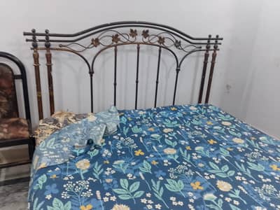 old iron bed without matres, only need paint