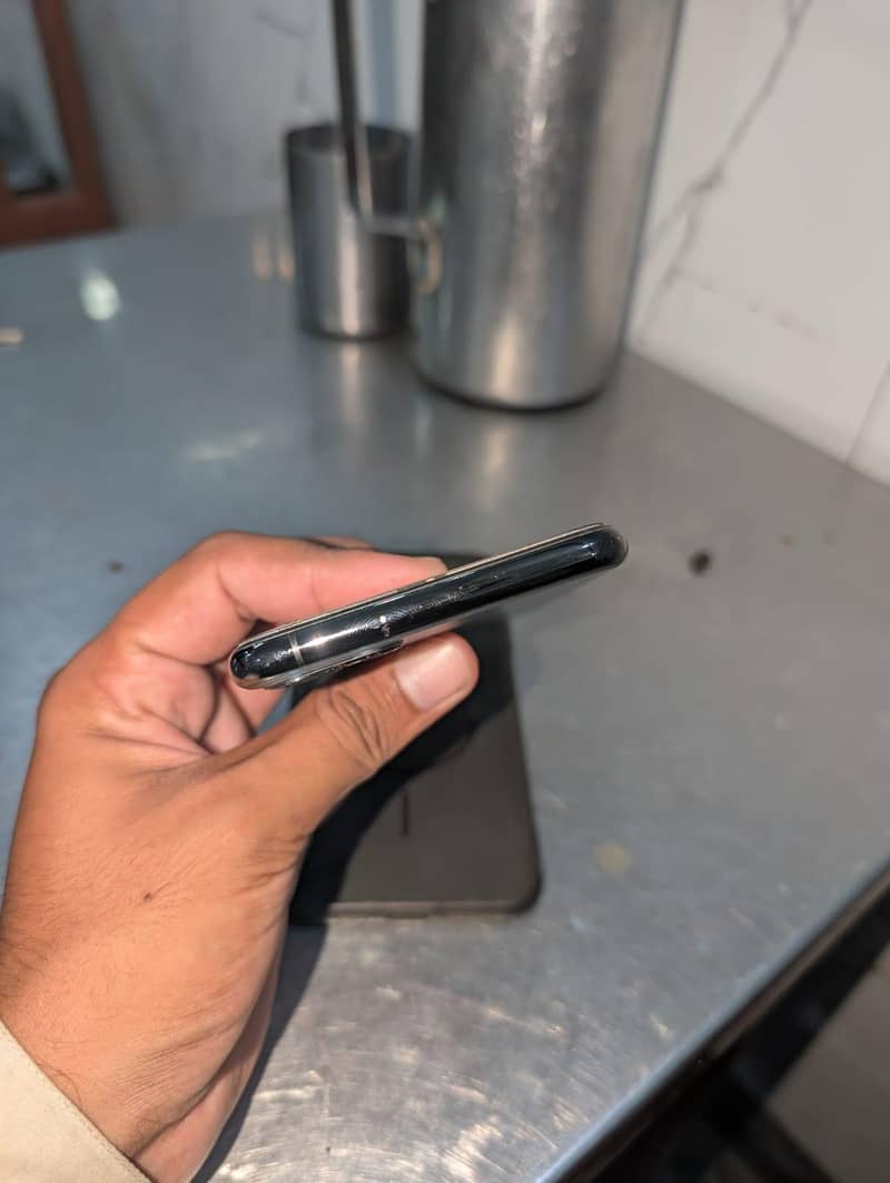 Apple iPhone 11 Pro Max 3