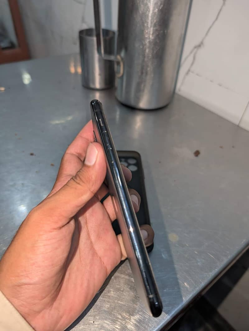 Apple iPhone 11 Pro Max 4
