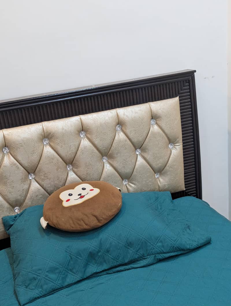 Single bed with side table 0