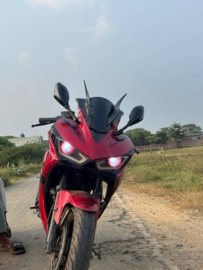 Yamaha r 3 replica