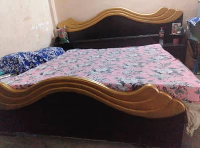 brown clr bed achi lakti condition good all okay