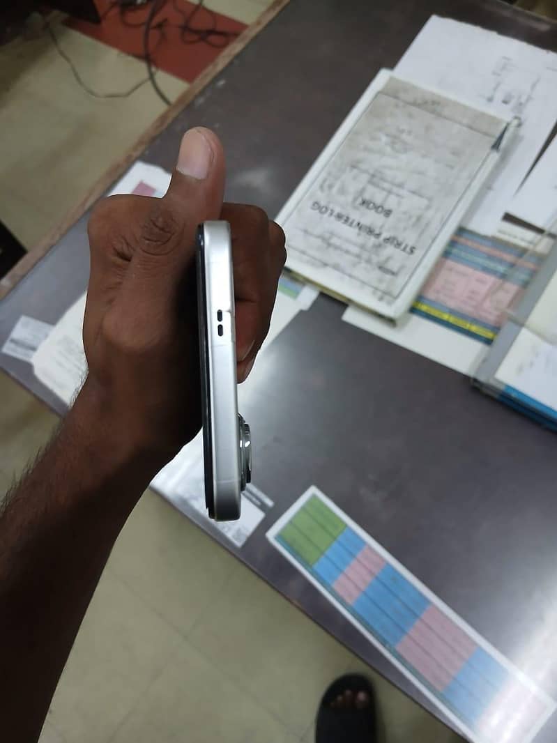 Infinix Note 6oi 5