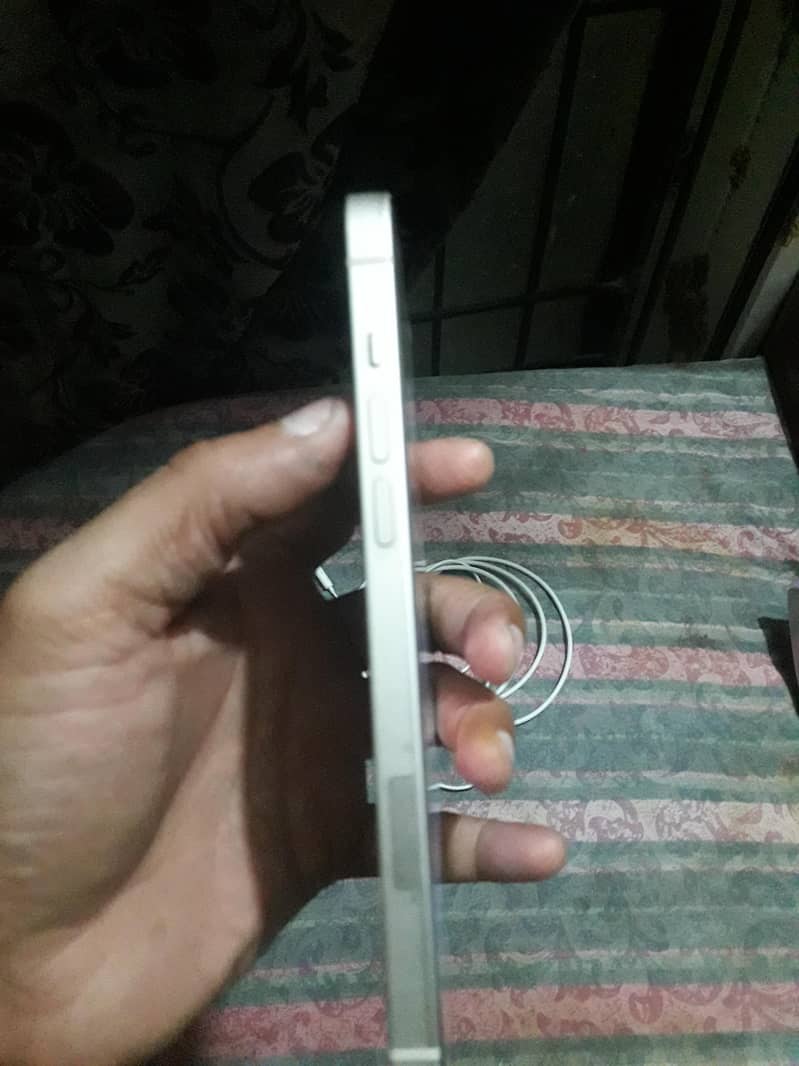 iPhone 14 plus 4