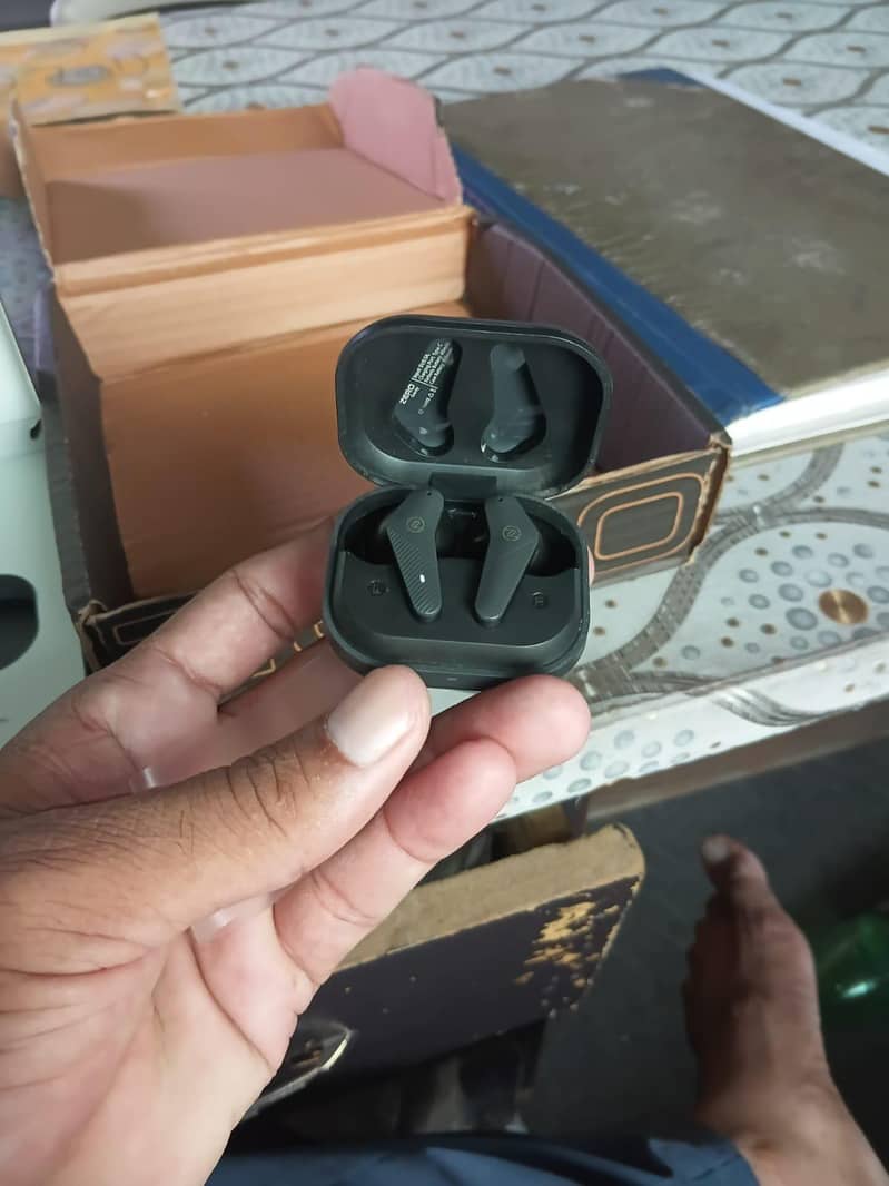 zero gravity earbuds 4