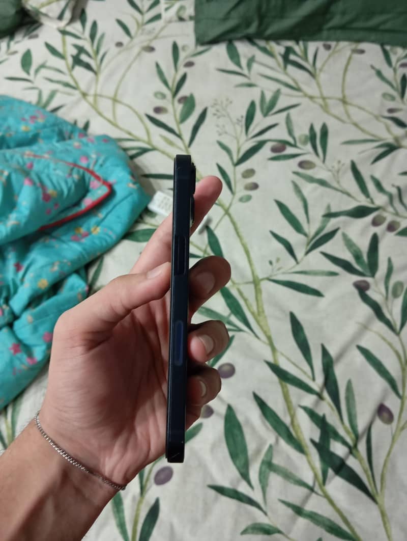 Apple iPhone 13 3