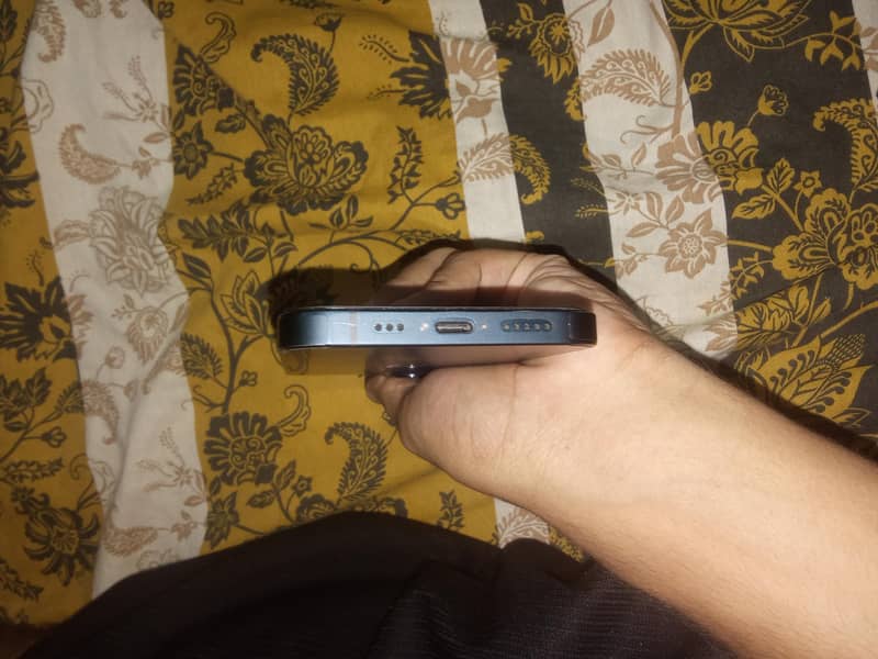 Apple iPhone 13 2