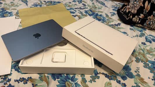 MACBOOK AIR M3 FOR SALE(URGENT)
