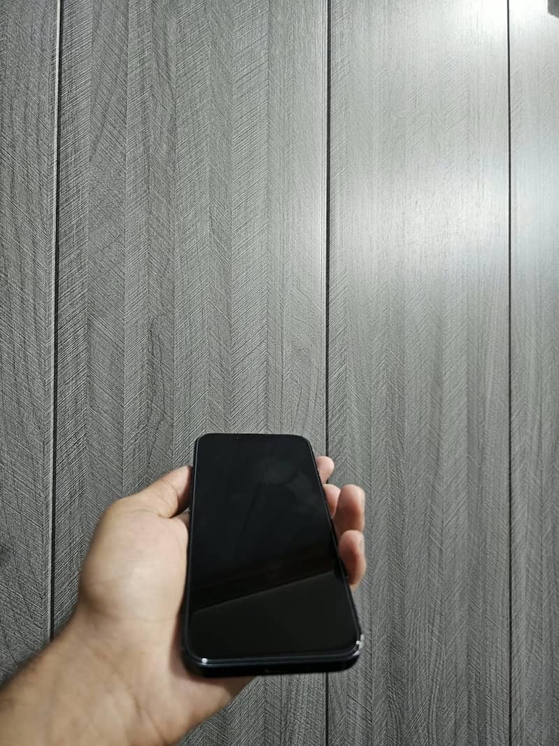 Apple iPhone 13 8