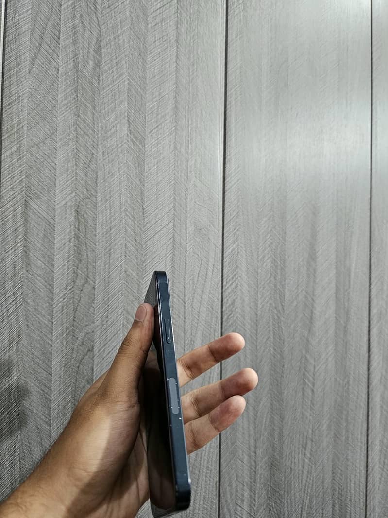 Apple iPhone 13 9