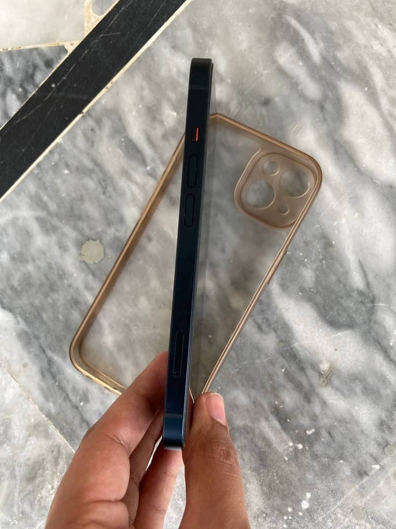 Apple iPhone 13 0