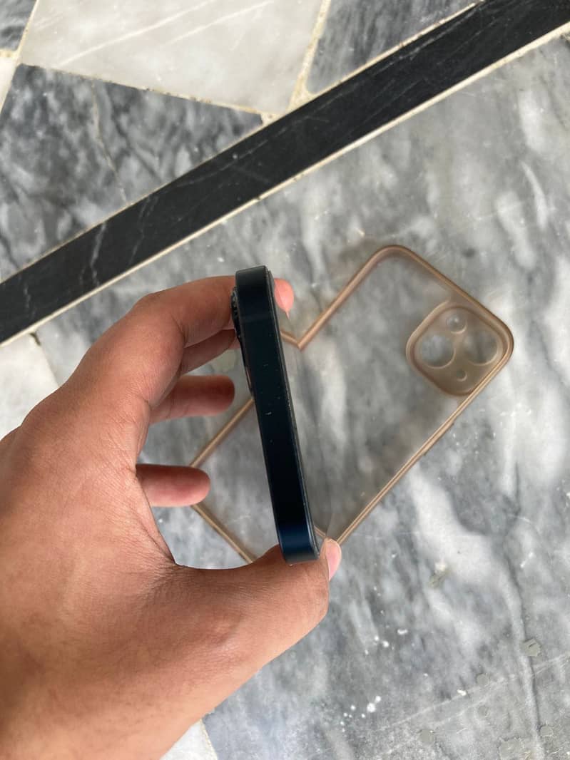 Apple iPhone 13 1