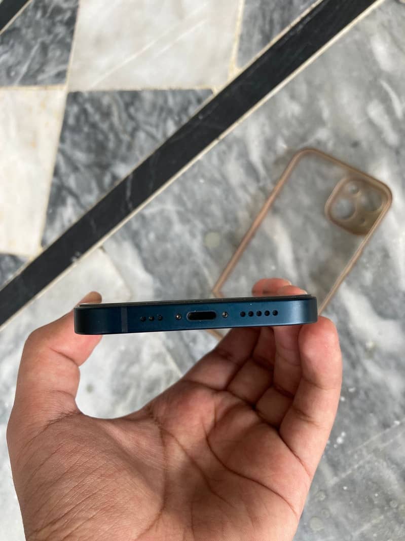 Apple iPhone 13 2
