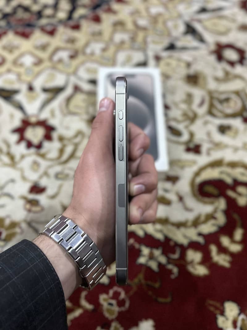 Apple iPhone 15 Pro Max 3