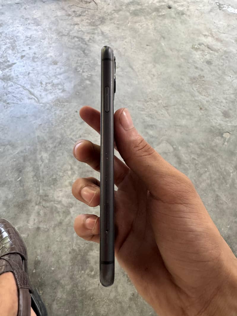 Apple iPhone 11 3