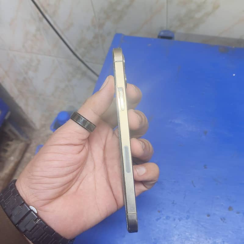 Apple iPhone 12 Pro 2