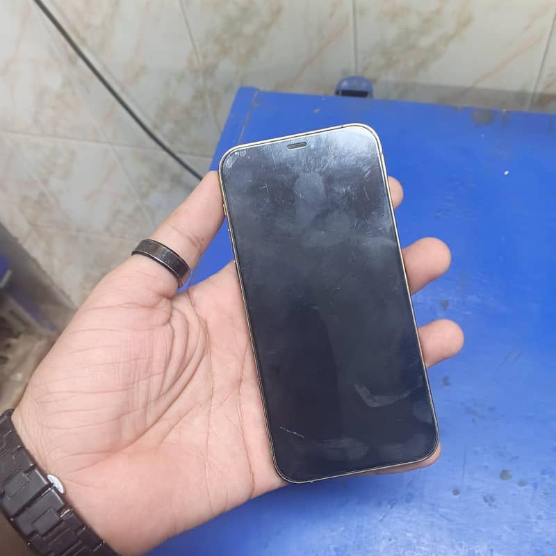 Apple iPhone 12 Pro 4
