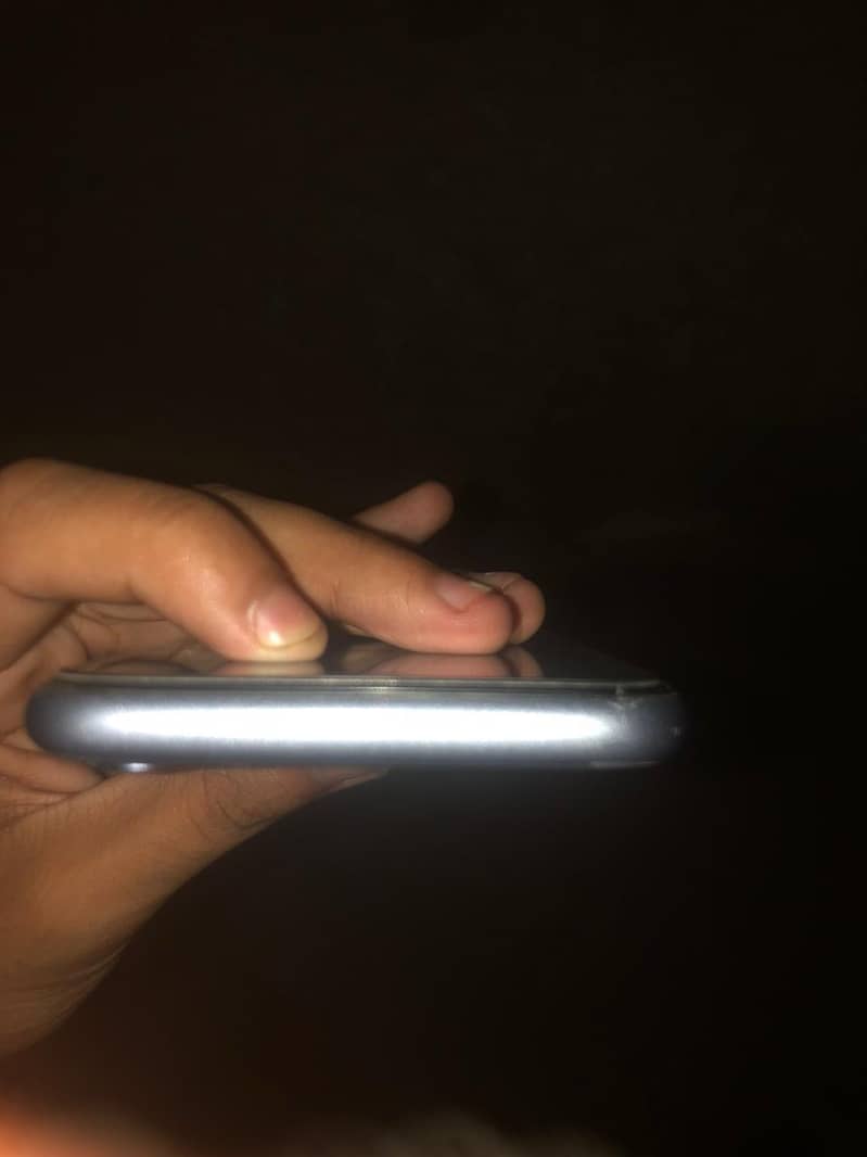Apple iPhone 11 3
