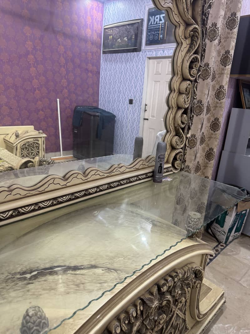 Bed with dressing table and side tables 0