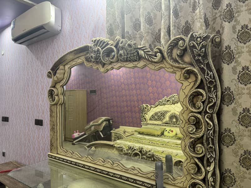 Bed with dressing table and side tables 1