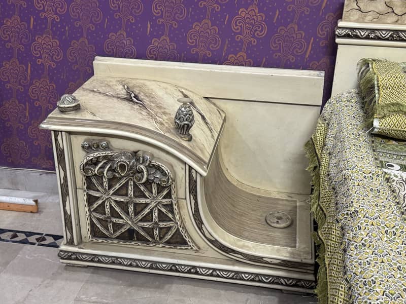 Bed with dressing table and side tables 2