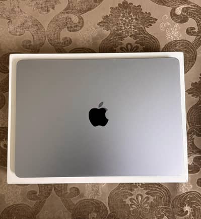 MacBook M2 Air 8Gb Ram / 256 Gb SSD with box and charger for sale