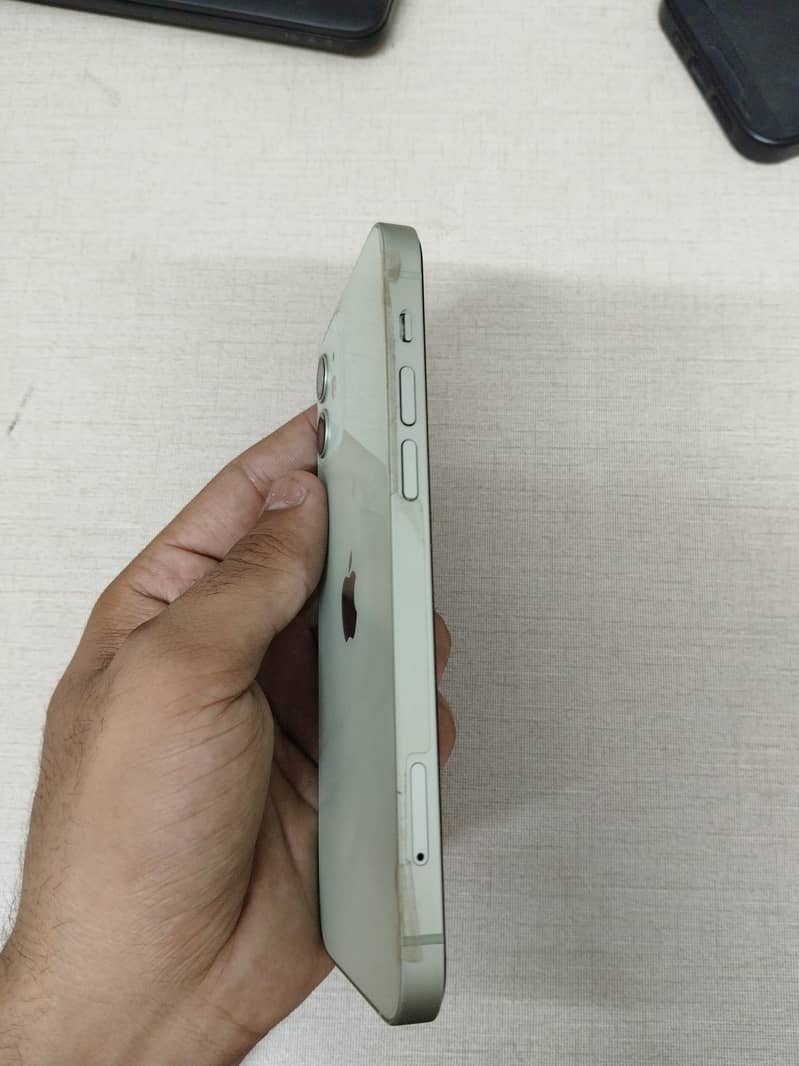 Apple iPhone 12 3