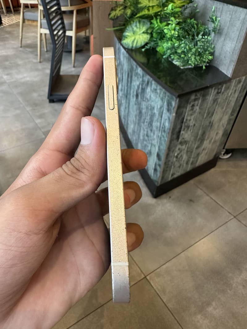 Apple iPhone 12 3