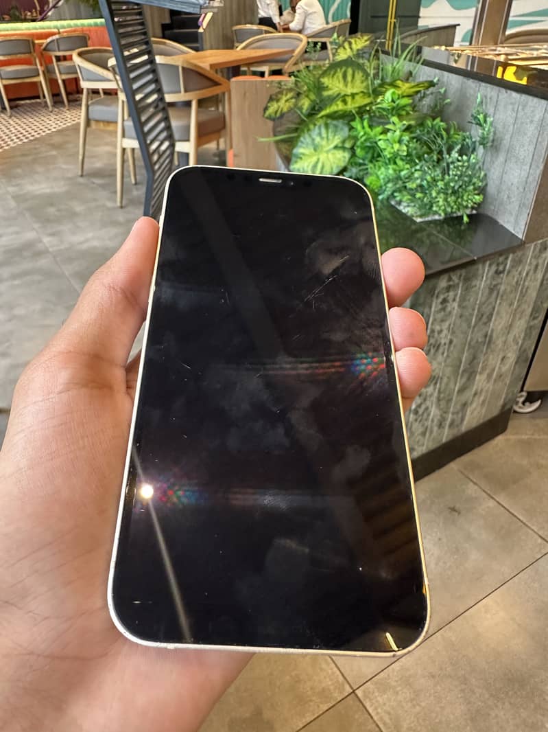 Apple iPhone 12 6