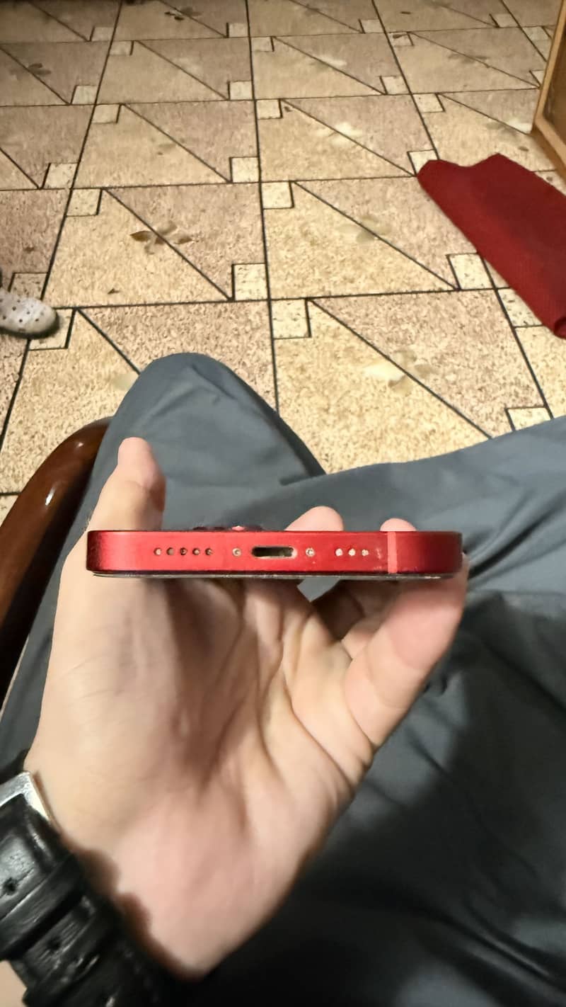 Apple iPhone 13 2
