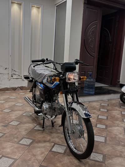 Honda cd70 brand new unused showroom se ghr ayi hai