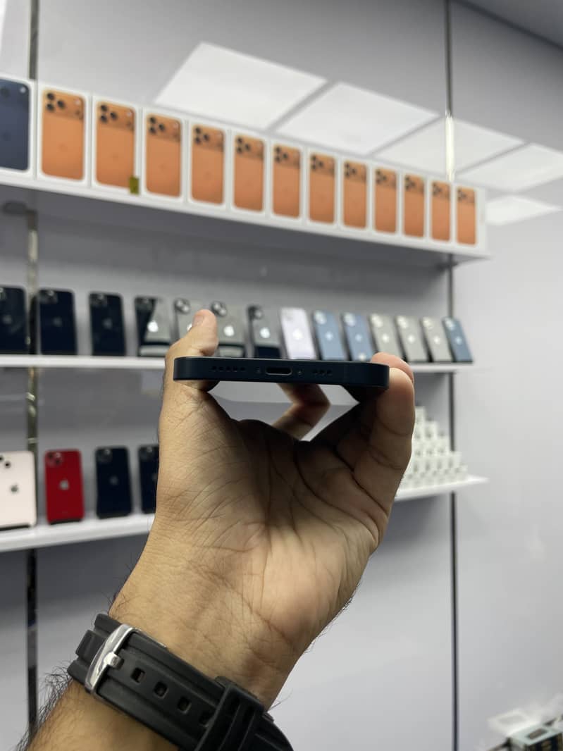 Iphone 13 4