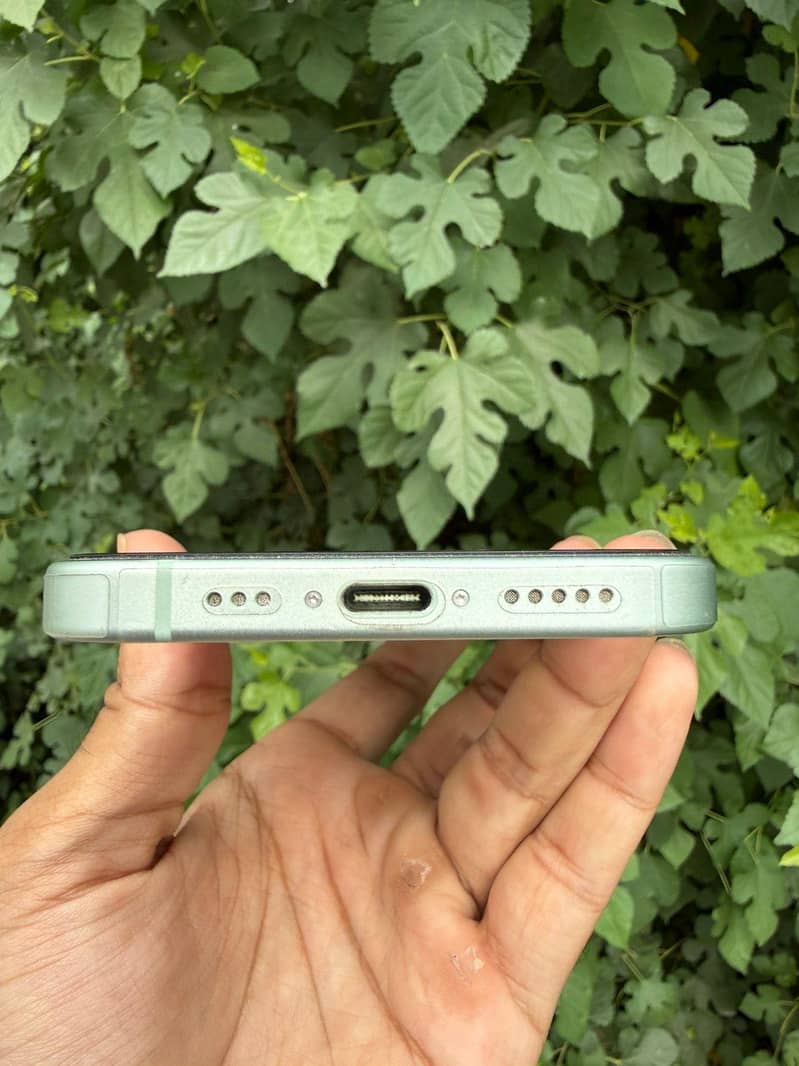 Apple iPhone 15 5