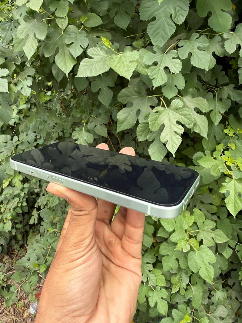 Apple iPhone 15 7