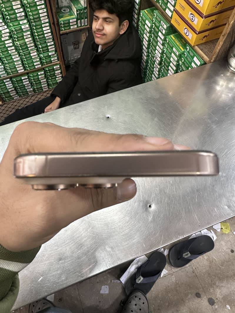 Apple iPhone 16 Pro Max 1