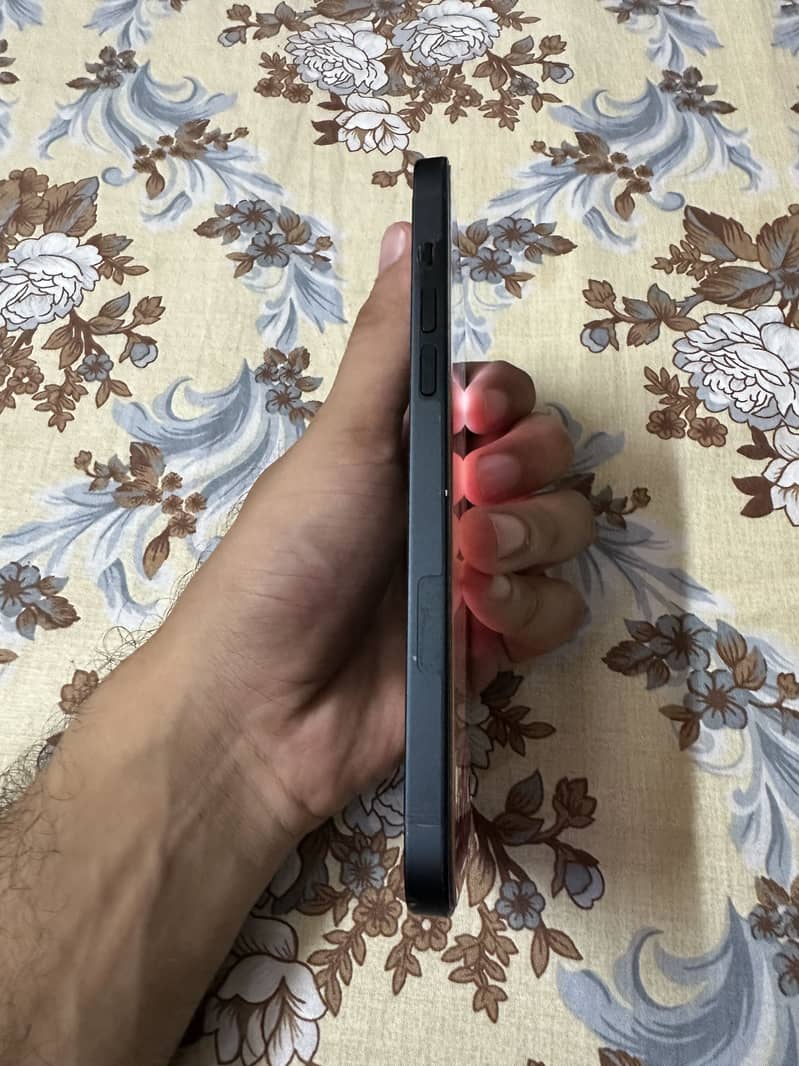 Apple iPhone 14 plus 3