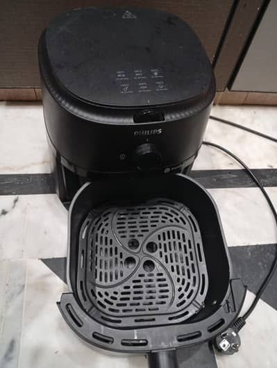 Philips Air Fryer NA120 for sale – Excellent Condition just like new