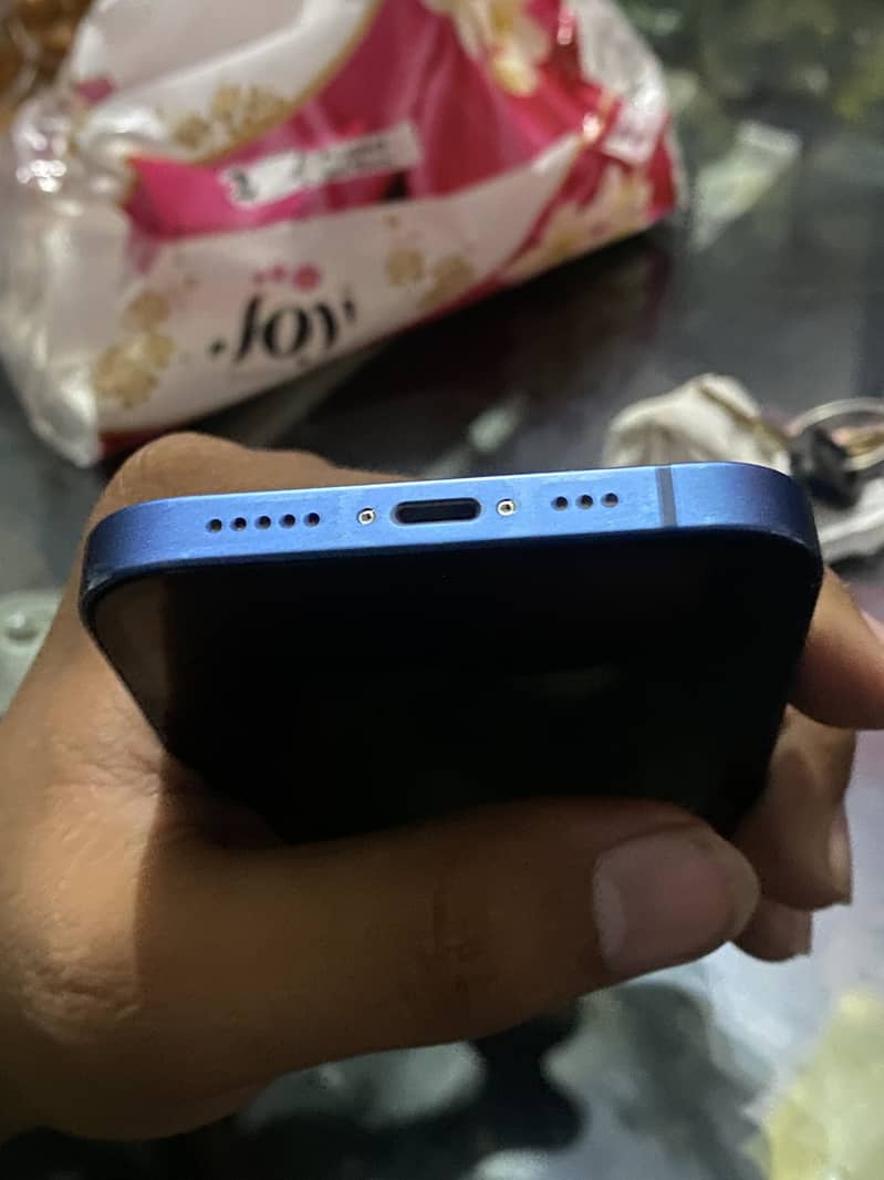 Apple iPhone 13 2