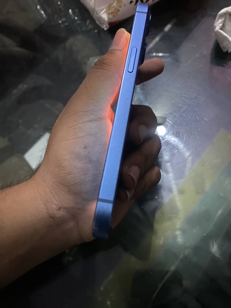Apple iPhone 13 17