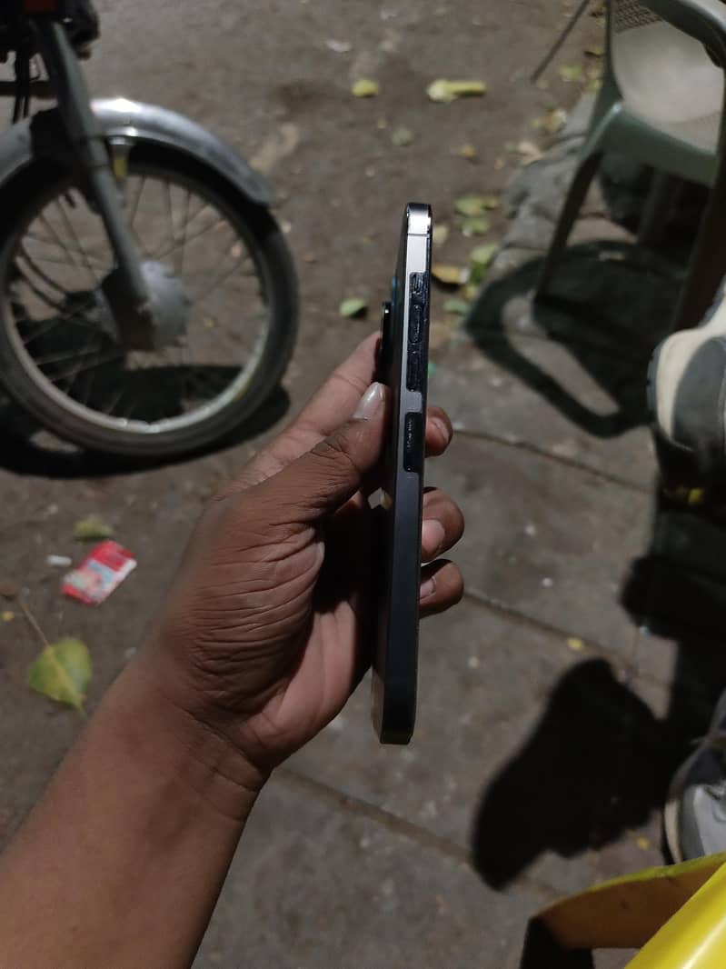 Apple iPhone 13 Pro Max 2