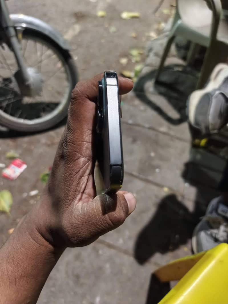 Apple iPhone 13 Pro Max 4