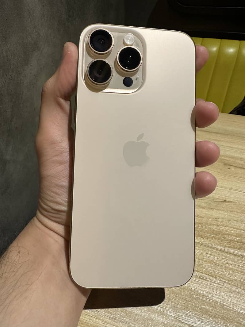 Apple iPhone 16 Pro Max 1